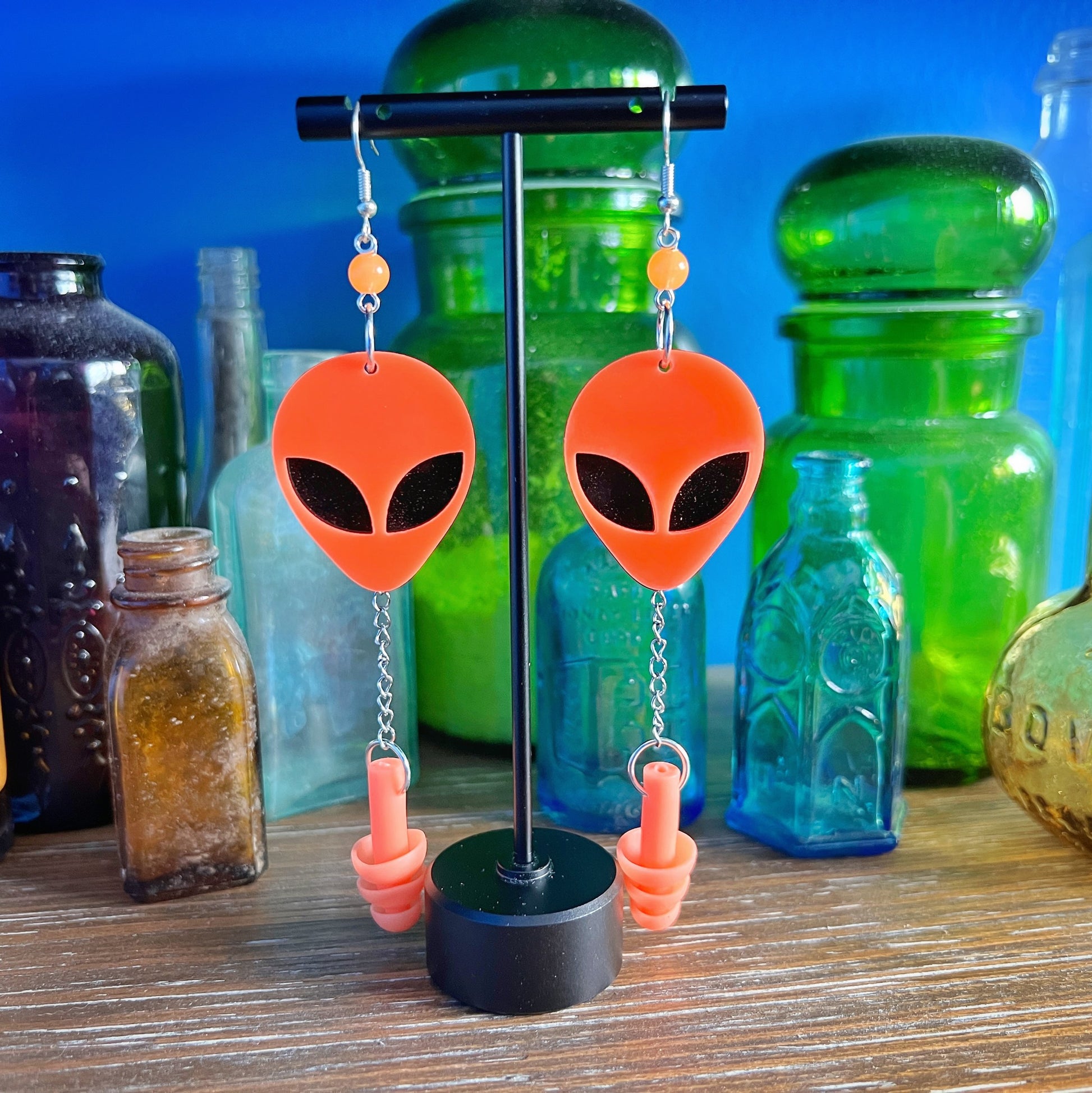 Boucles d'oreilles tête d'alien orange fluorescentes UV – Style extra-terrestre et soutien sensoriel 