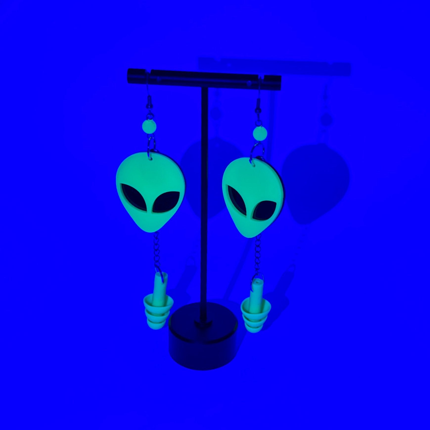 Boucles d'oreilles tête d'alien vertes fluorescentes UV – Style extra-terrestre et soutien sensoriel