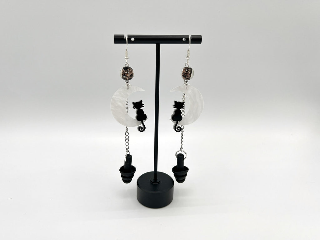 Boucles d'oreilles « Chat sur un croissant de lune » : protection auditive élégante et fonctionnelle 