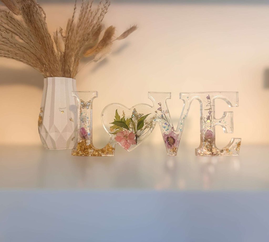 Décoration de jardin enchanté Love - Fleur rose autoportante LOVE