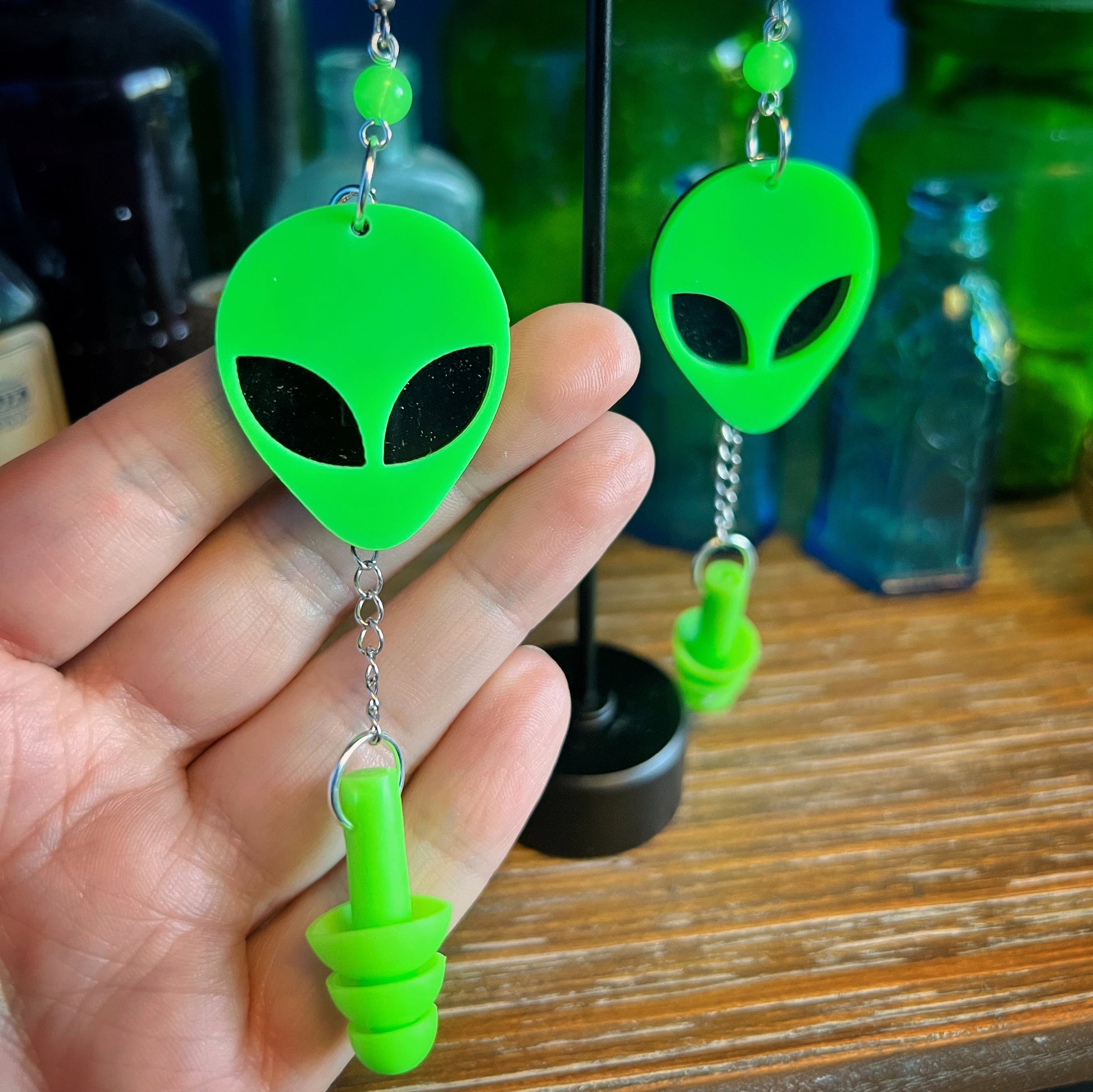 Boucles d'oreilles tête d'alien vertes fluorescentes UV – Style extra-terrestre et soutien sensoriel