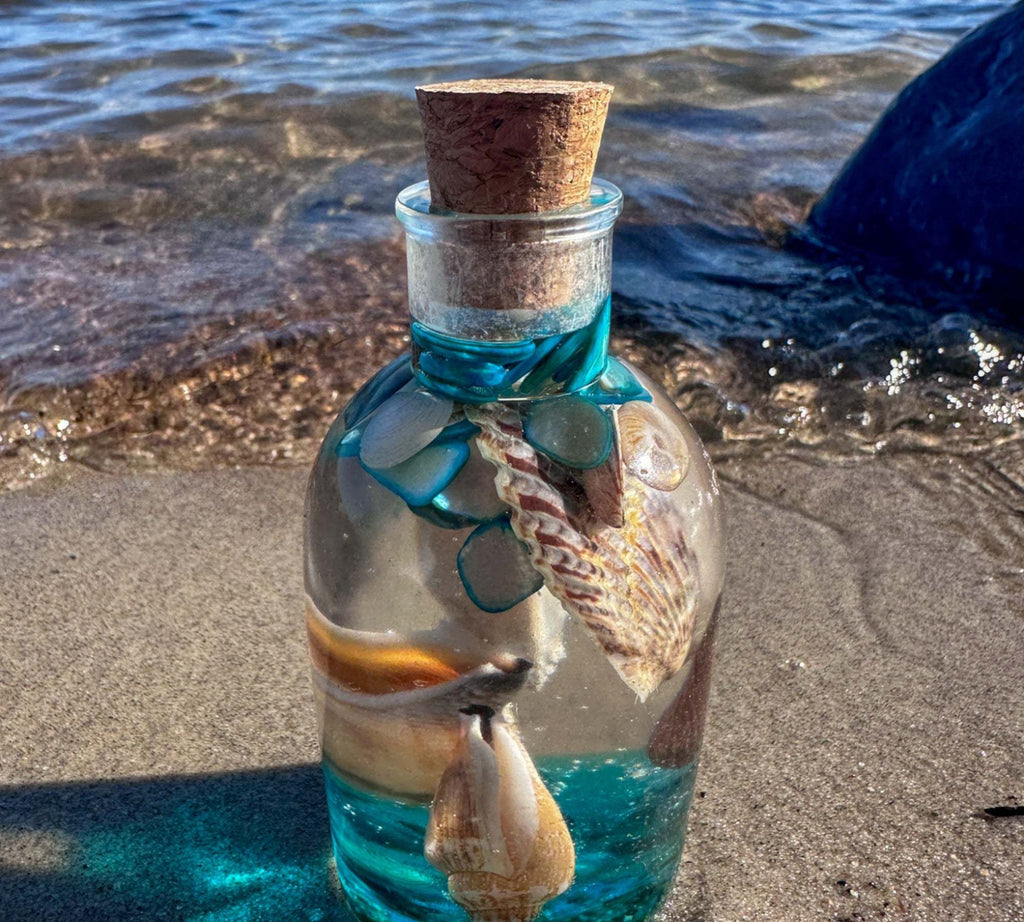Plage en bouteille – Décoration de plage en résine faite main avec coquillages et sable