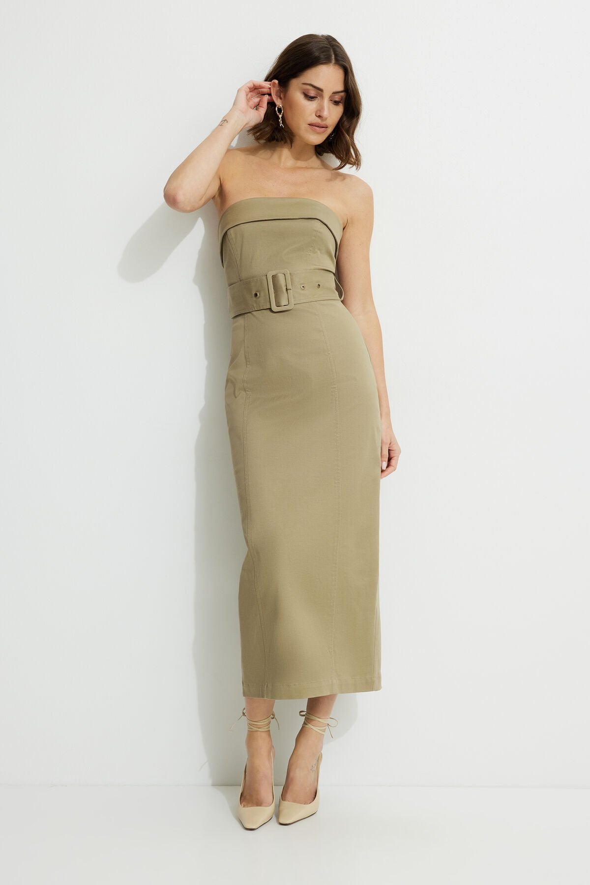 Robe tube mi-longue ceinturée