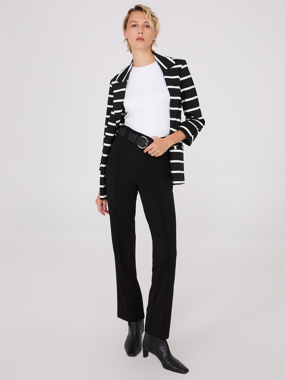 Pantalon à pinces sur le devant avec ceinture