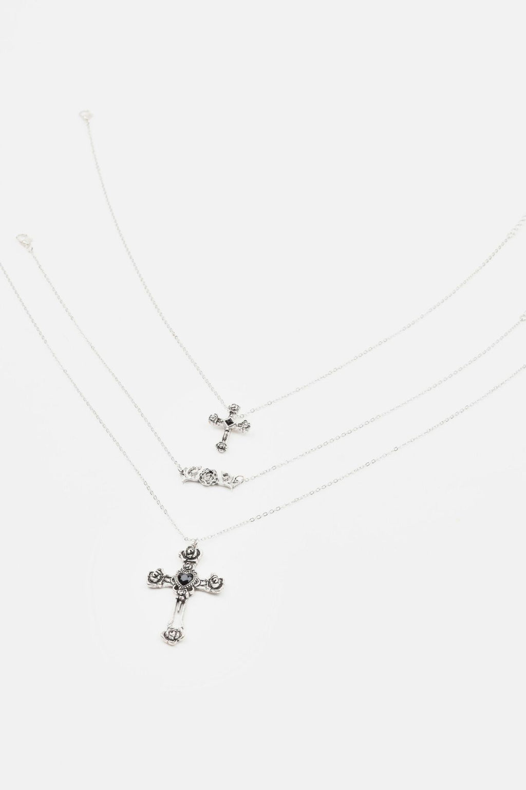 Ensemble de 3 colliers fleurs, croix et roses