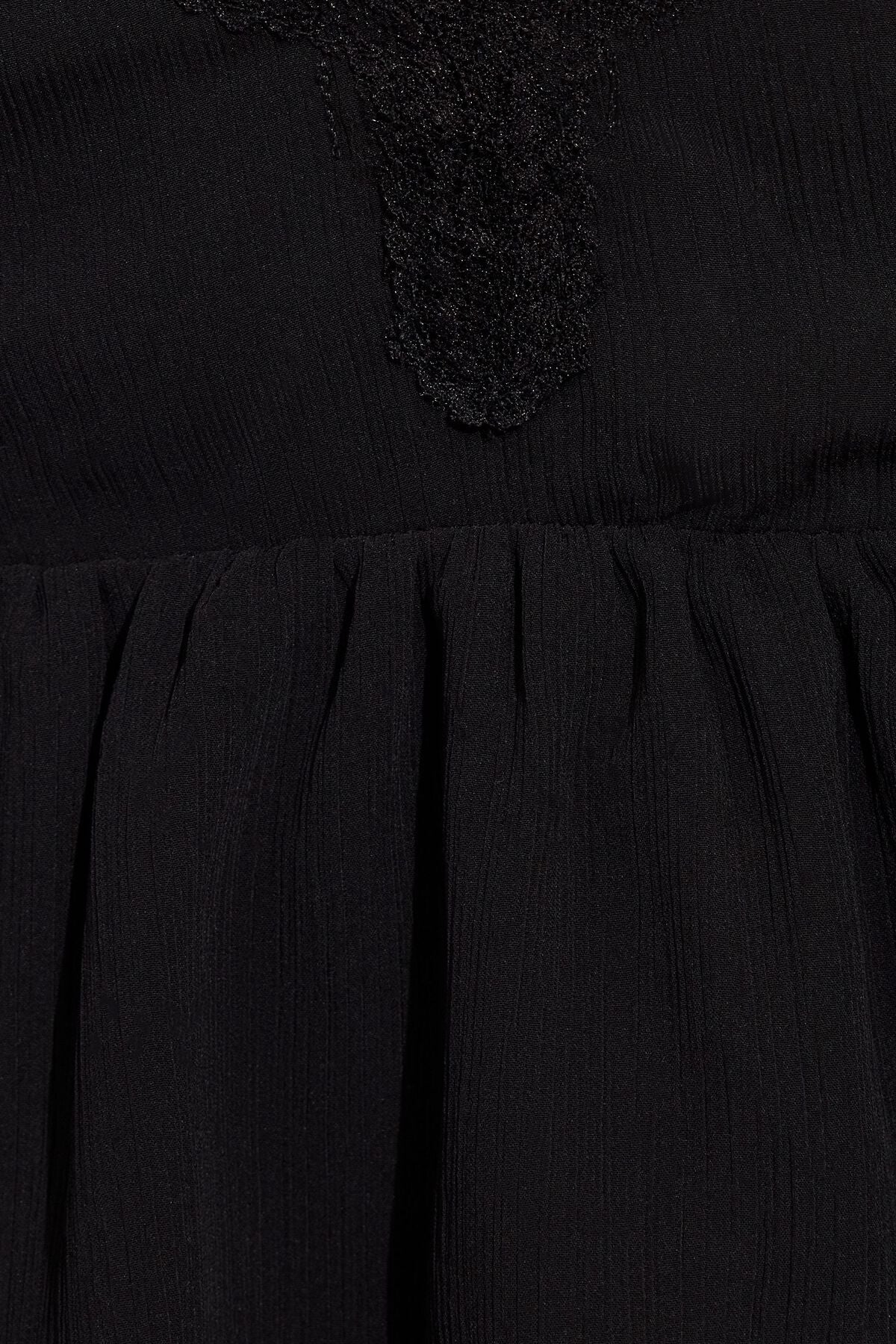 Haut caraco à bordure en dentelle georgette