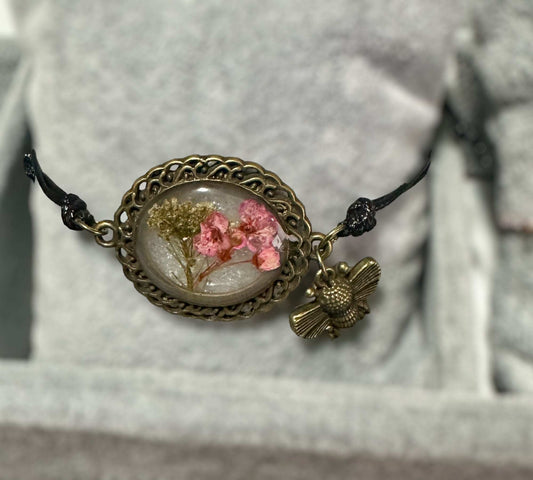 Bee-Friendly Bloom: Pink and White Flower Botanical Bracelet