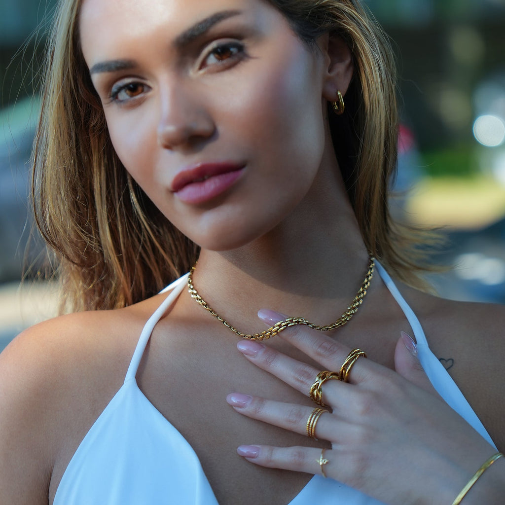 Style KOVVUR: Retro Twin Chain Necklace in Gold