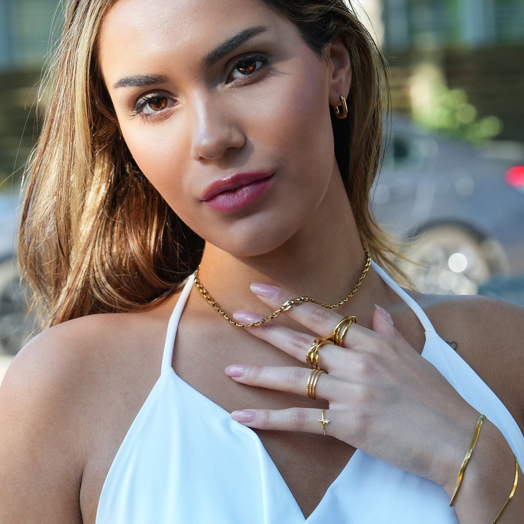Style KOVVUR: Retro Twin Chain Necklace in Gold