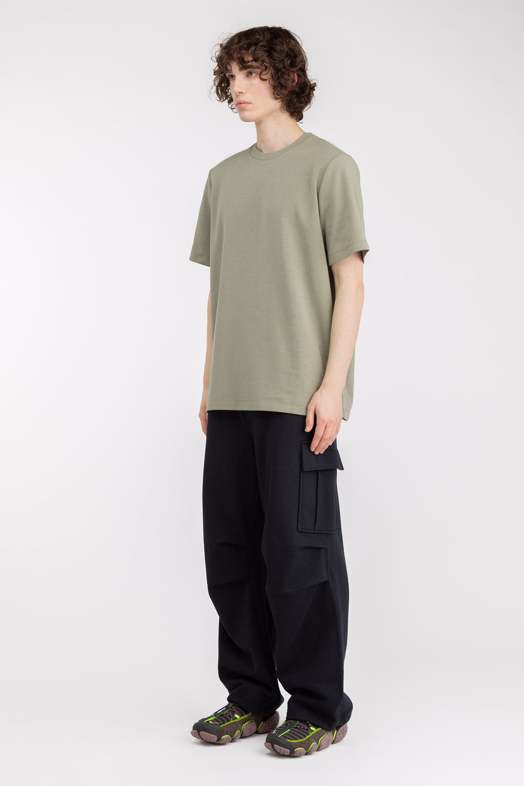HEAVYWEIGHT CREWNECK T-SHIRT