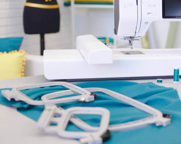 Machine à coudre et à broder Bernette B79
