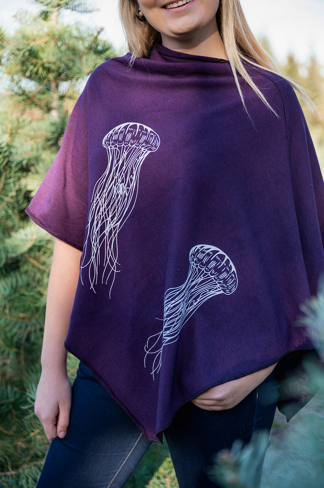 Poncho aubergine à imprimé méduses