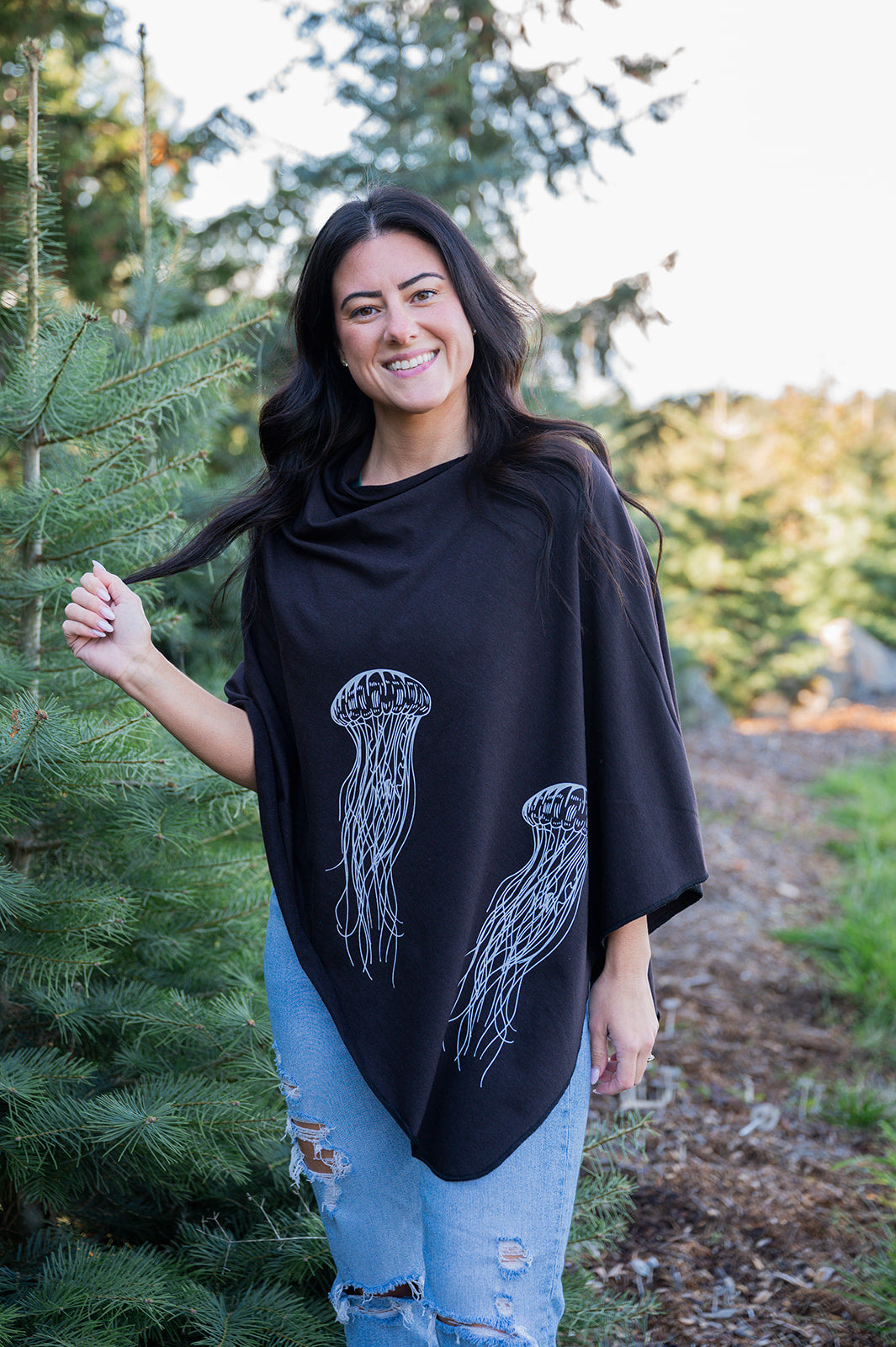 Poncho noir corbeau à motif de méduses