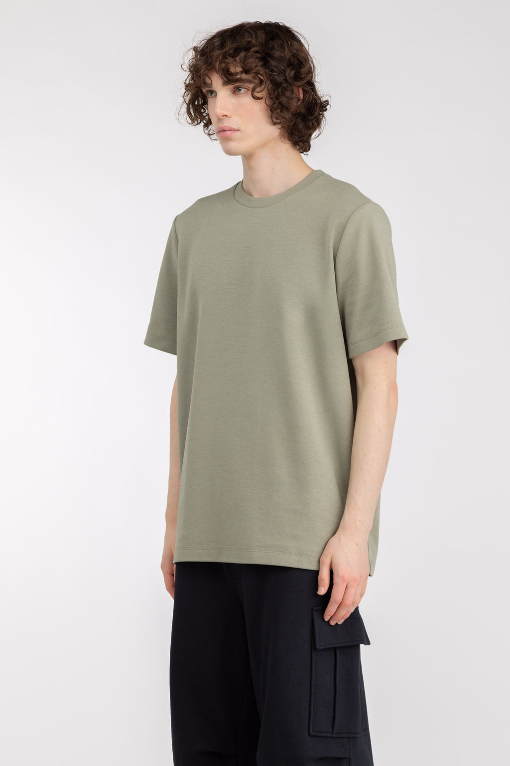 HEAVYWEIGHT CREWNECK T-SHIRT