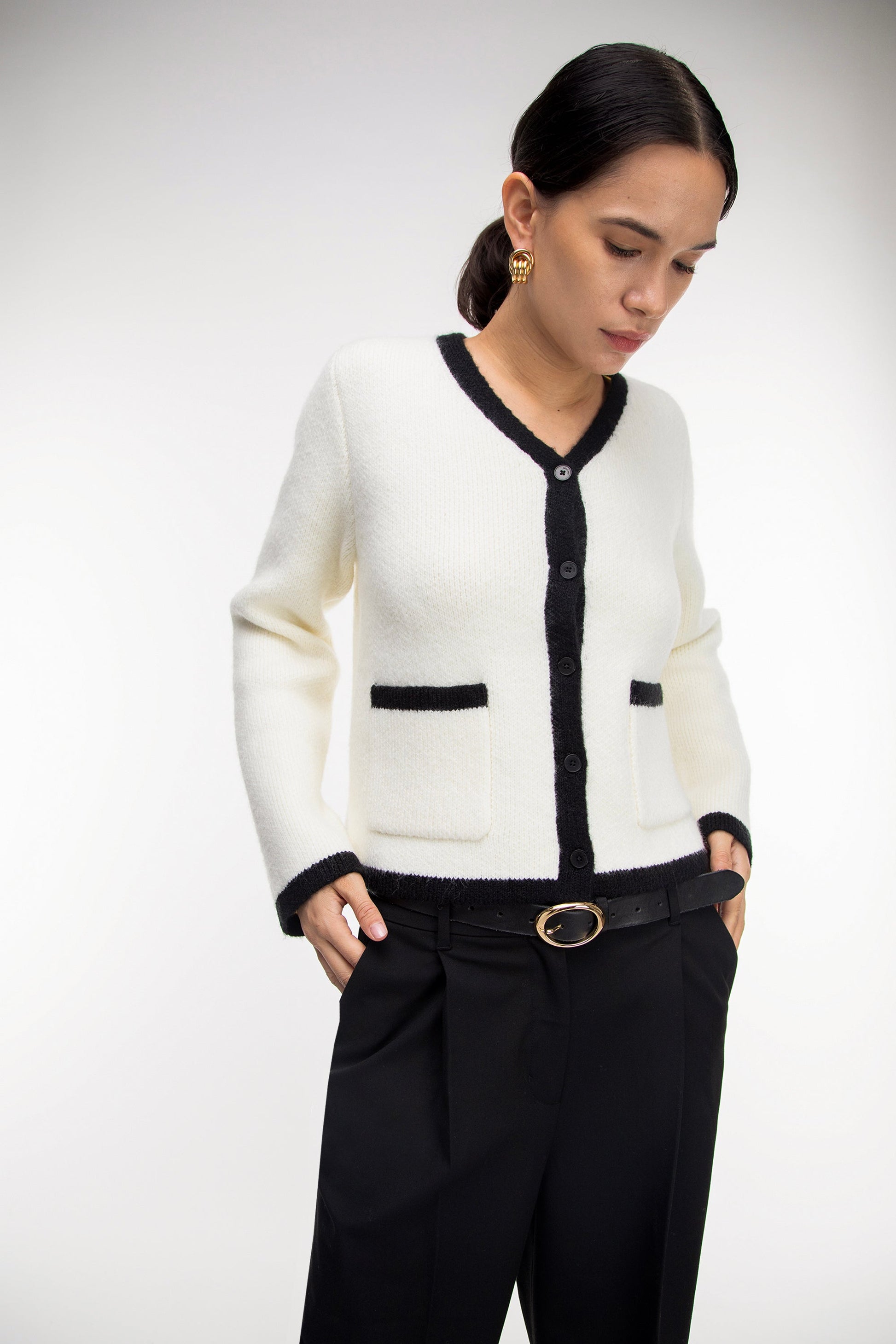 CARDIGAN BOUTONNÉ À BORDURES CONTRASTÉES