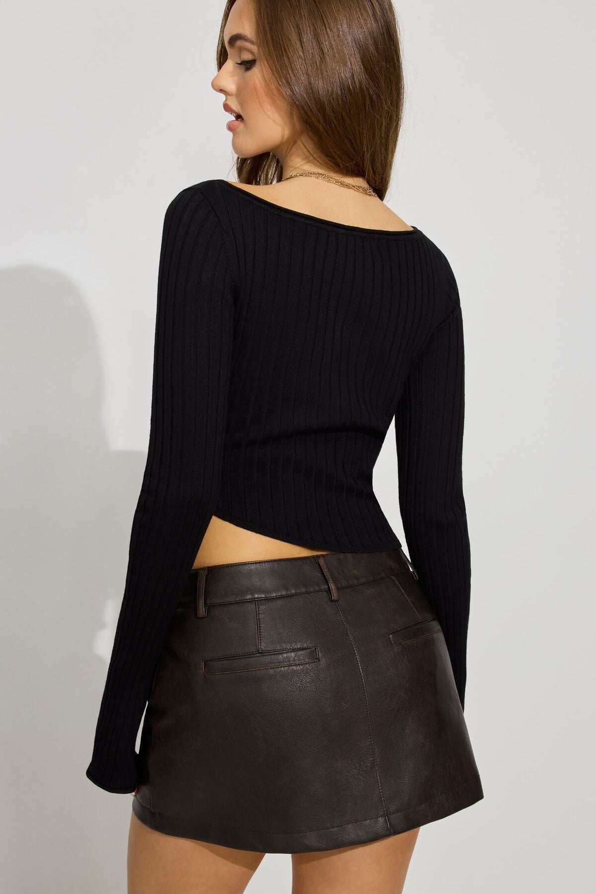 Pull moulant à col bateau