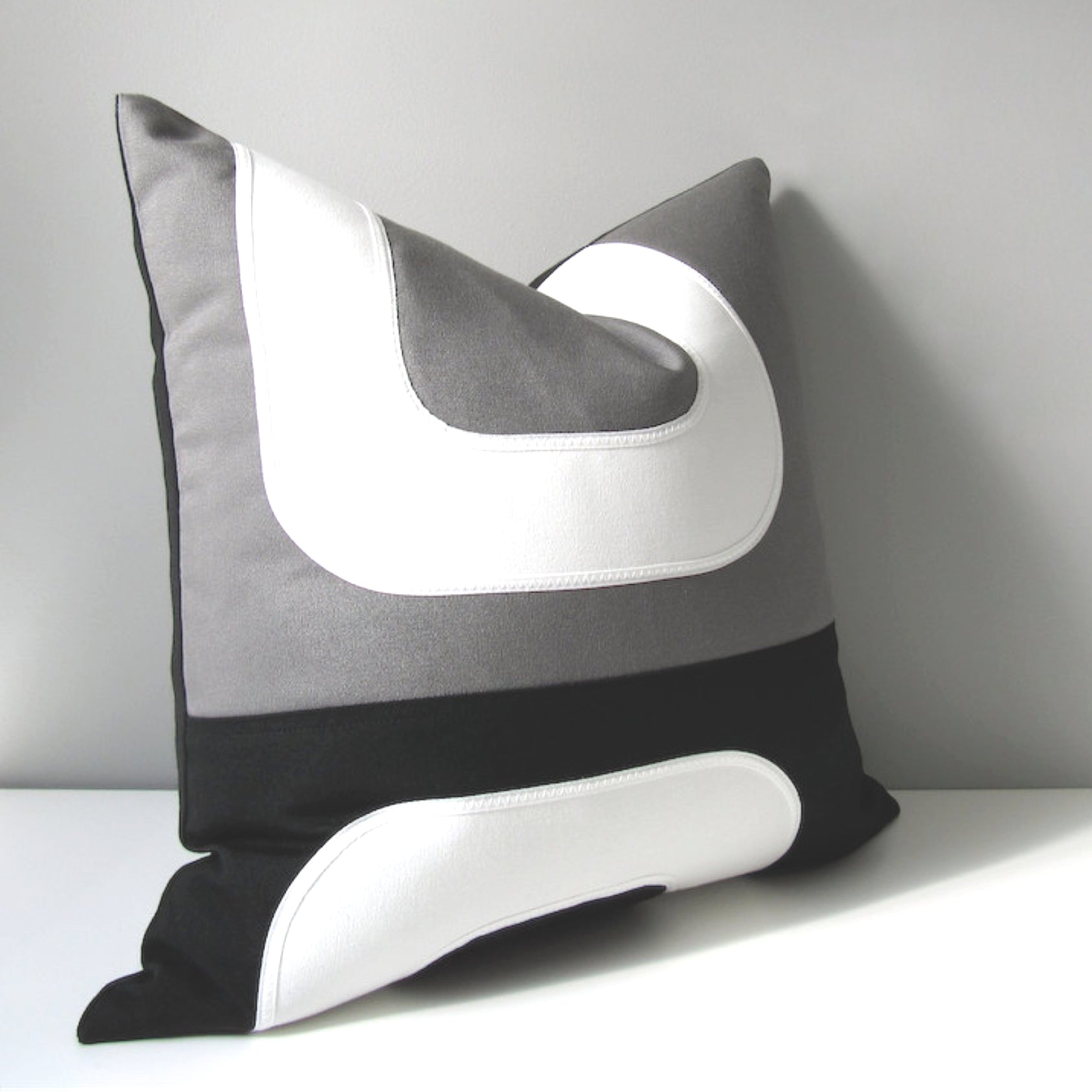 Housse de coussin d'extérieur Sunbrella noir et blanc, coussin moderne du milieu du siècle