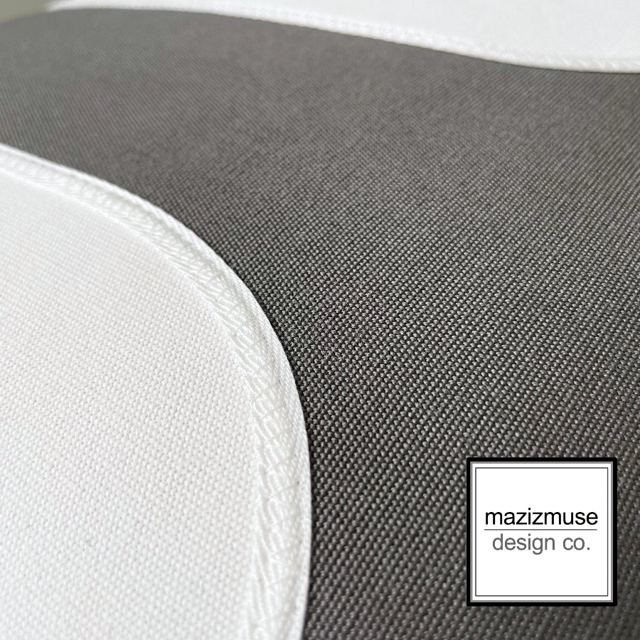 Housse de coussin d'extérieur Sunbrella® gris anthracite et blanc, style moderne du milieu du siècle