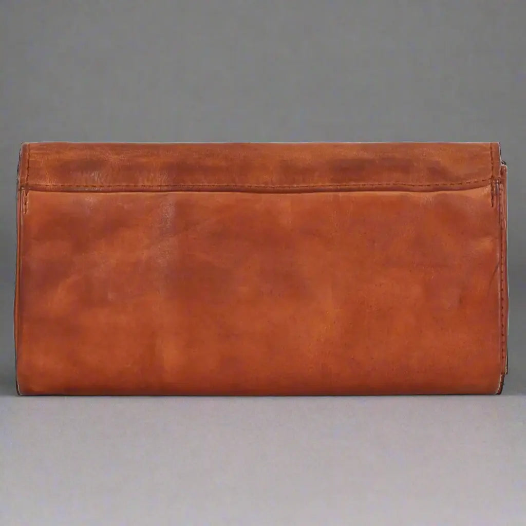 MET Women's Magnet Closure Trifold Leather Wallet
