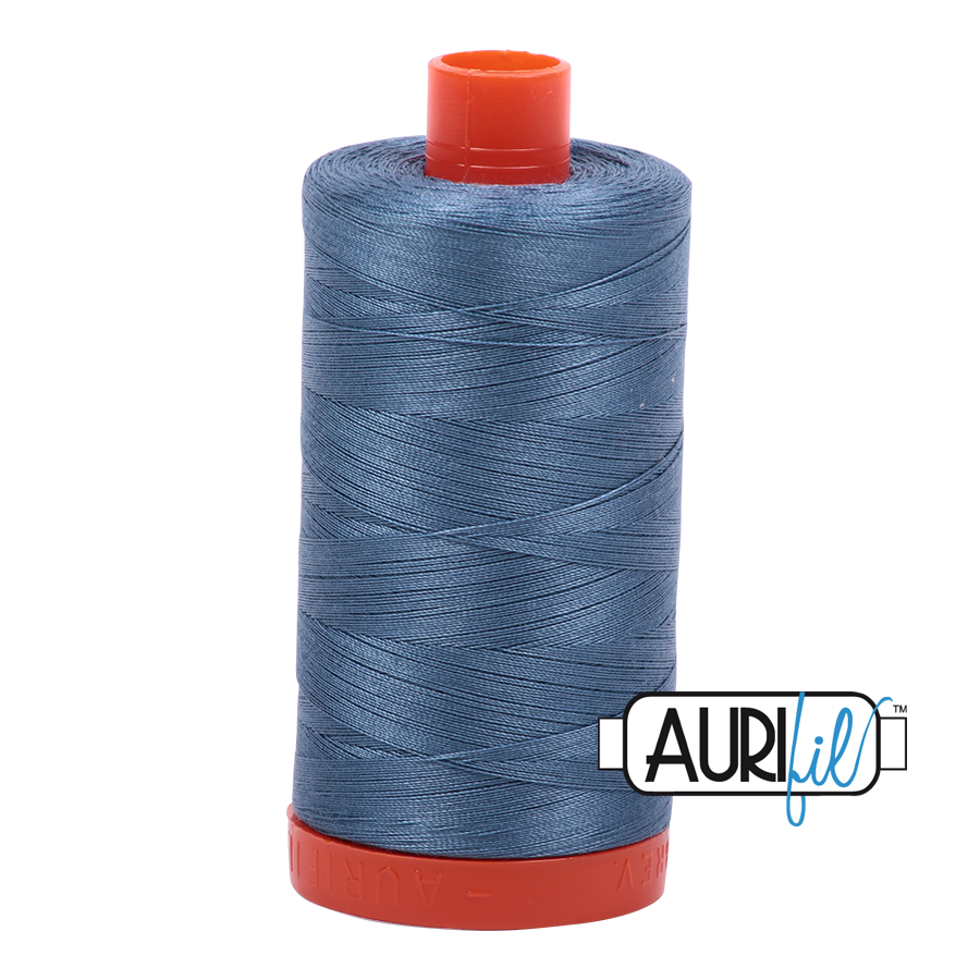 Fil Aurifil – Bleu gris 1126 – 50 %