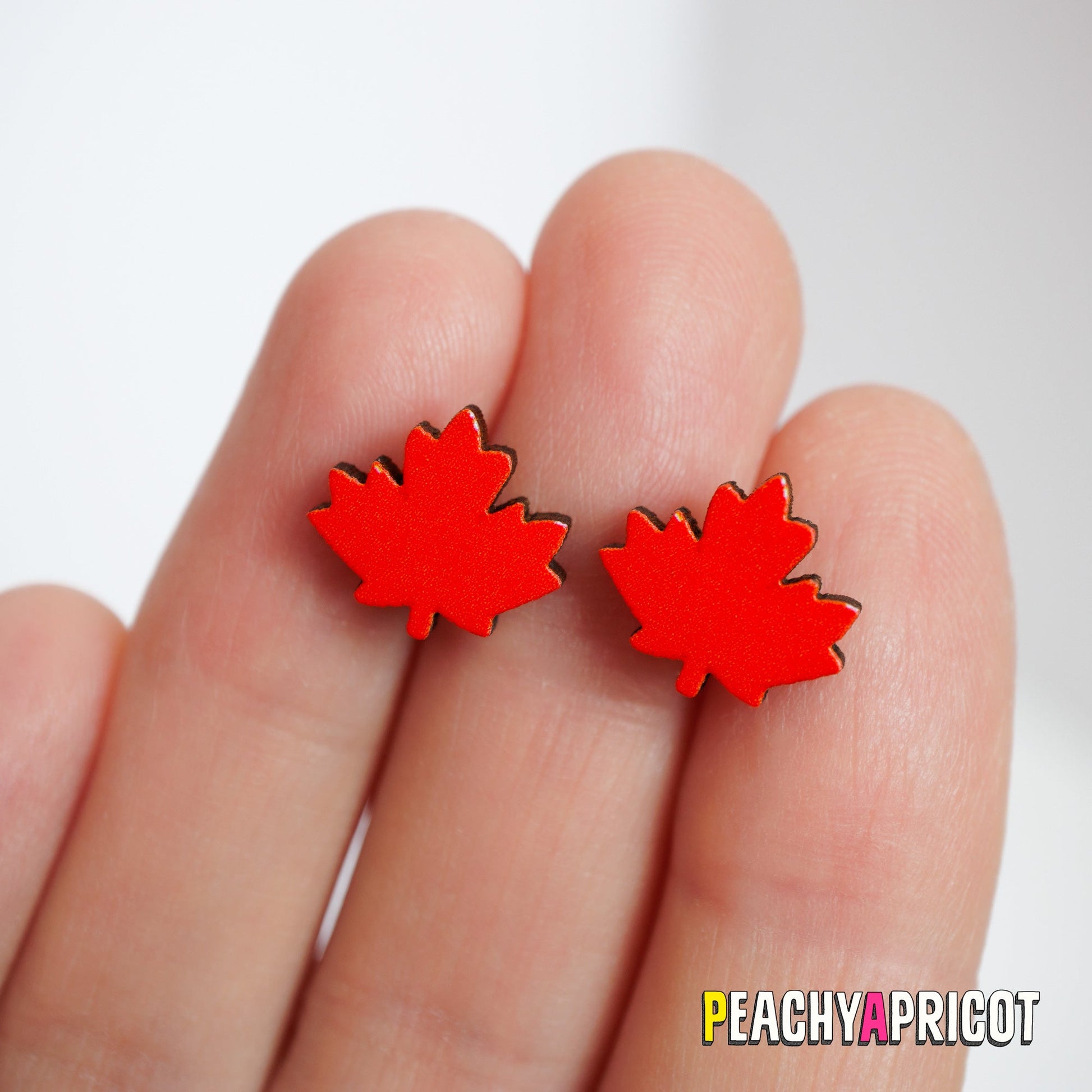 Boucles d'oreilles à tige en feuille d'érable