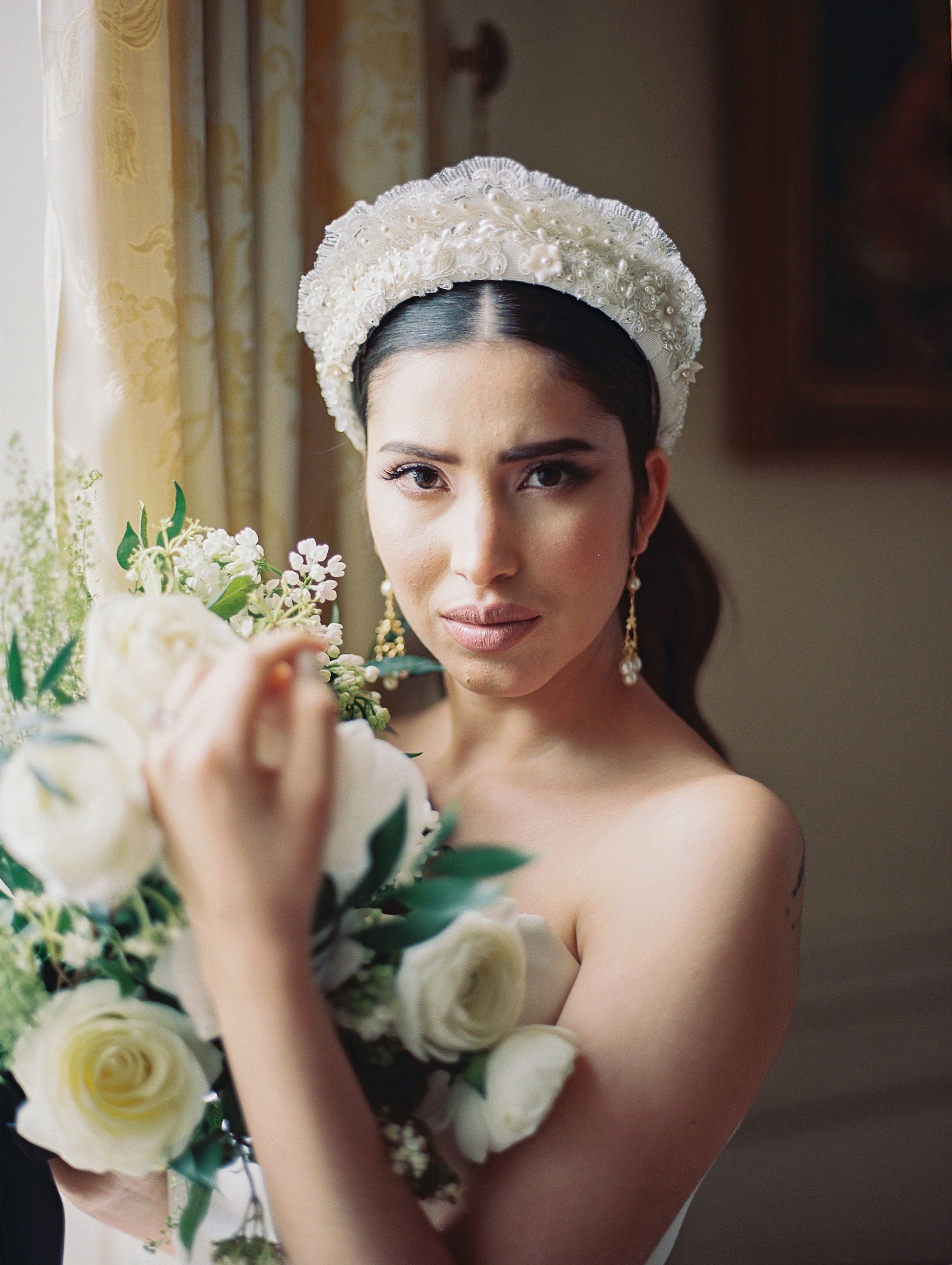 Bandeau de mariée en dentelle perlée d'inspiration vintage AMYBETH
