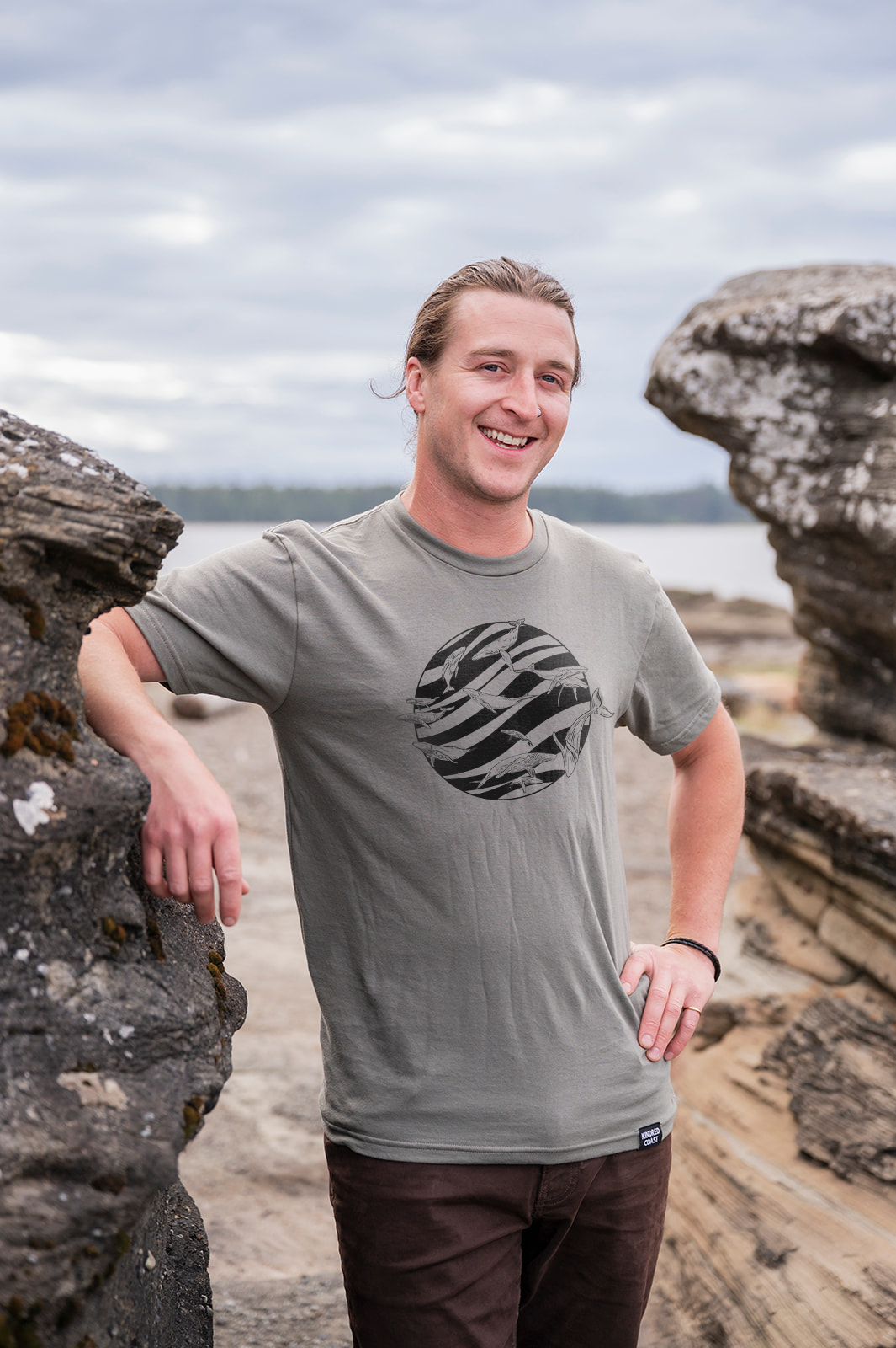 FLOCK OF WHALES - T-shirt unisexe en coton biologique - Gris sauge
