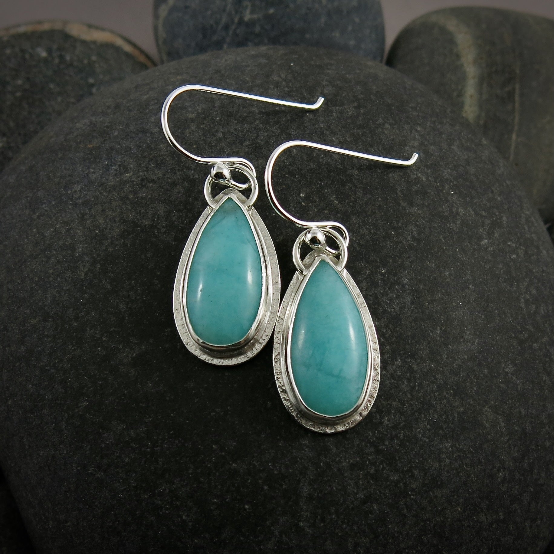 Boucles d'oreilles en forme de larme d'amazonite • Argent sterling