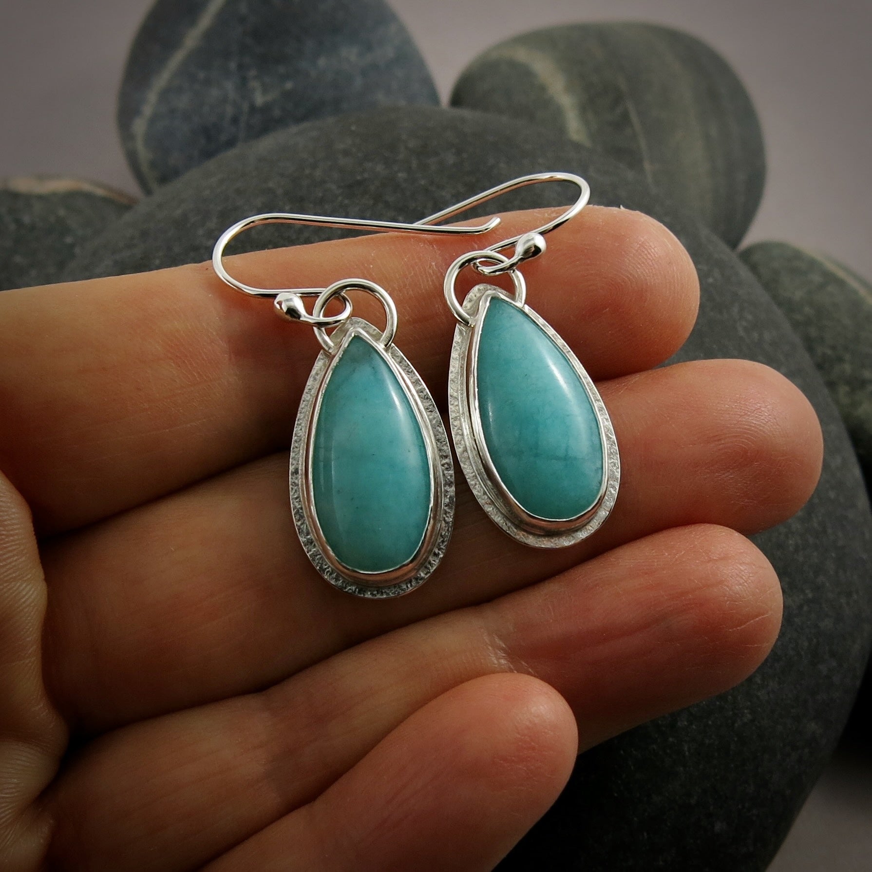 Boucles d'oreilles en forme de larme d'amazonite • Argent sterling