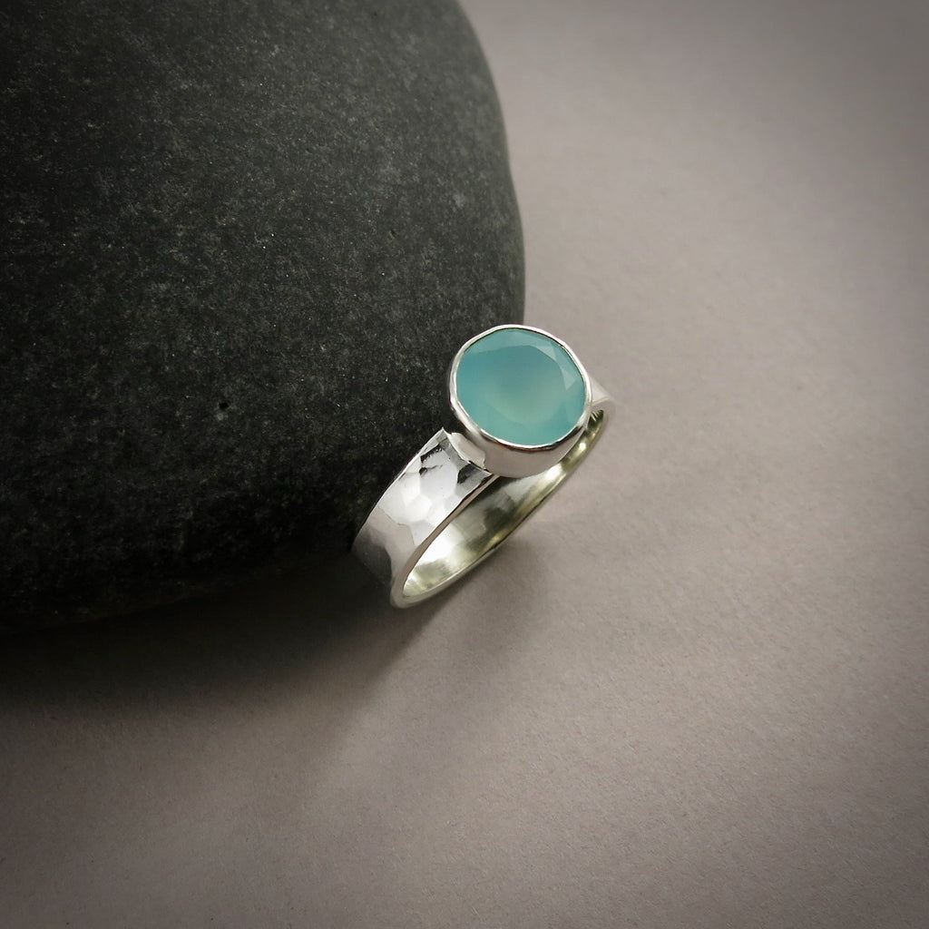 Bague en calcédoine aqua • Bague en calcédoine verte aqua ronde à facettes • Argent sterling • Taille 7