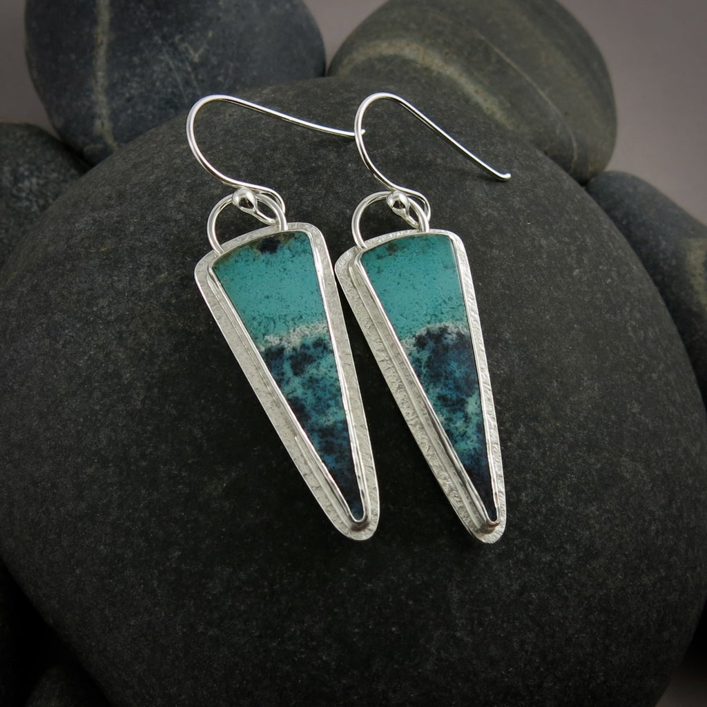 Superbes boucles d'oreilles en bois fossile opalisé bleu • Argent sterling