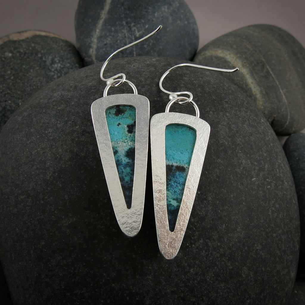 Superbes boucles d'oreilles en bois fossile opalisé bleu • Argent sterling