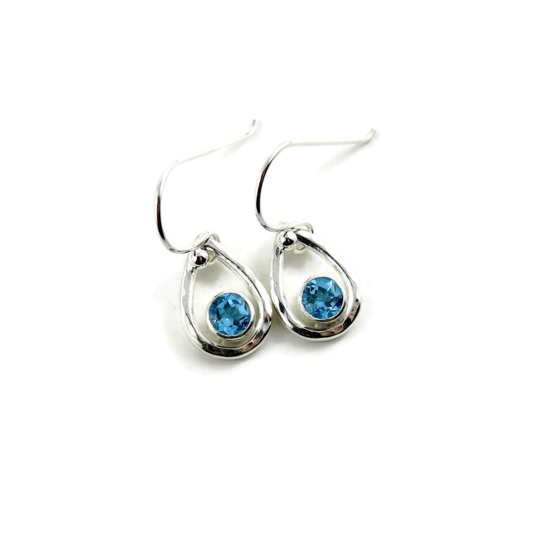 Boucles d'oreilles goutte de pluie en topaze bleue • Argent sterling