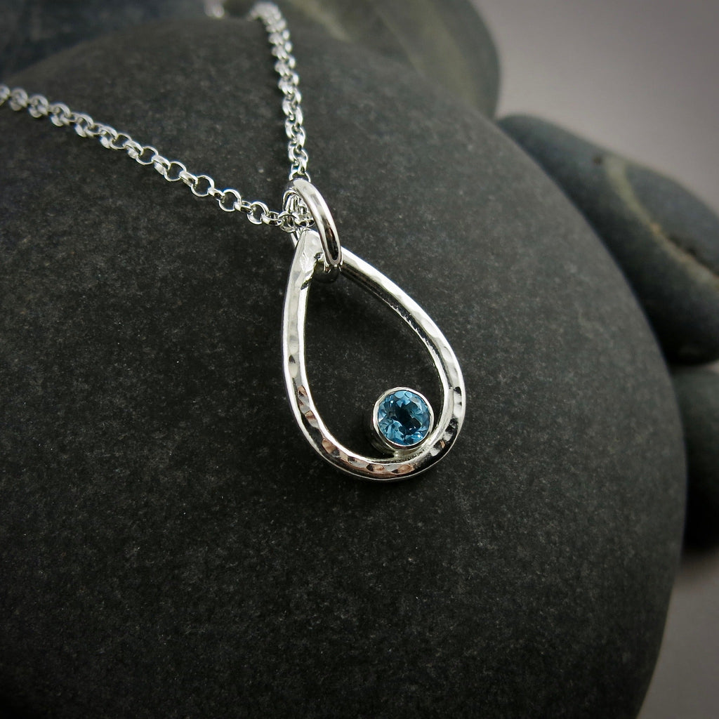 Collier goutte de pluie en topaze bleue • Argent sterling