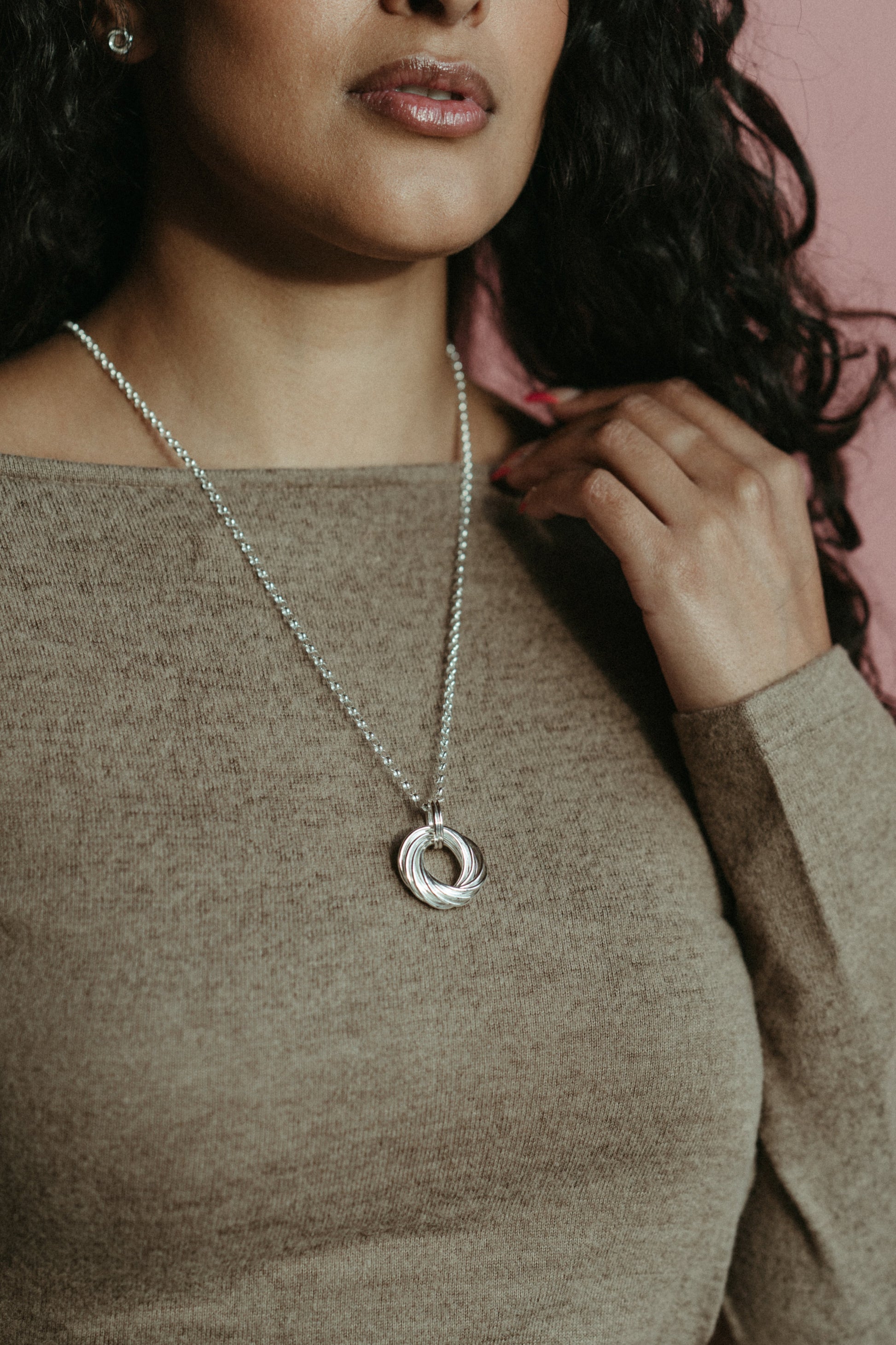 Collier nœud d'amour sans limites • Argent sterling avec chaîne Rolo de 30 pouces