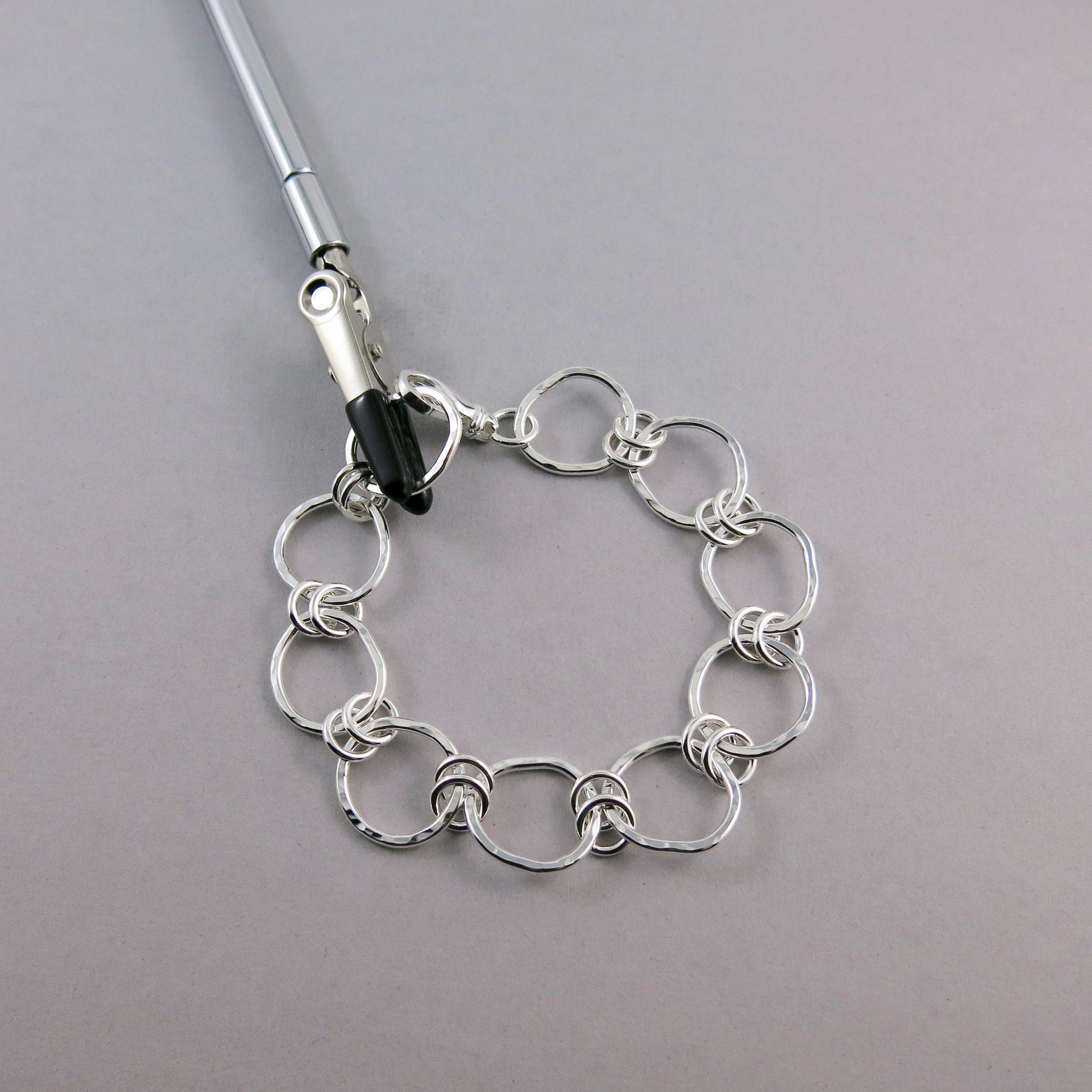 Bracelet Helper • Outil facile pour vous aider à enfiler des bracelets par vous-même