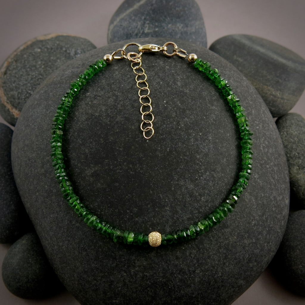 Bracelet réglable en perles de diopside chromée vert électrique • Or 14 carats ou argent sterling