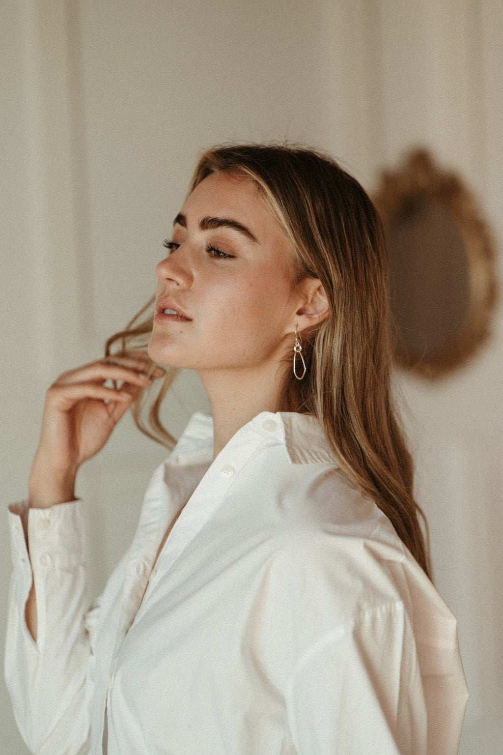 Boucles d'oreilles classiques Coast • Pendantes en argent sterling texturées à marteau