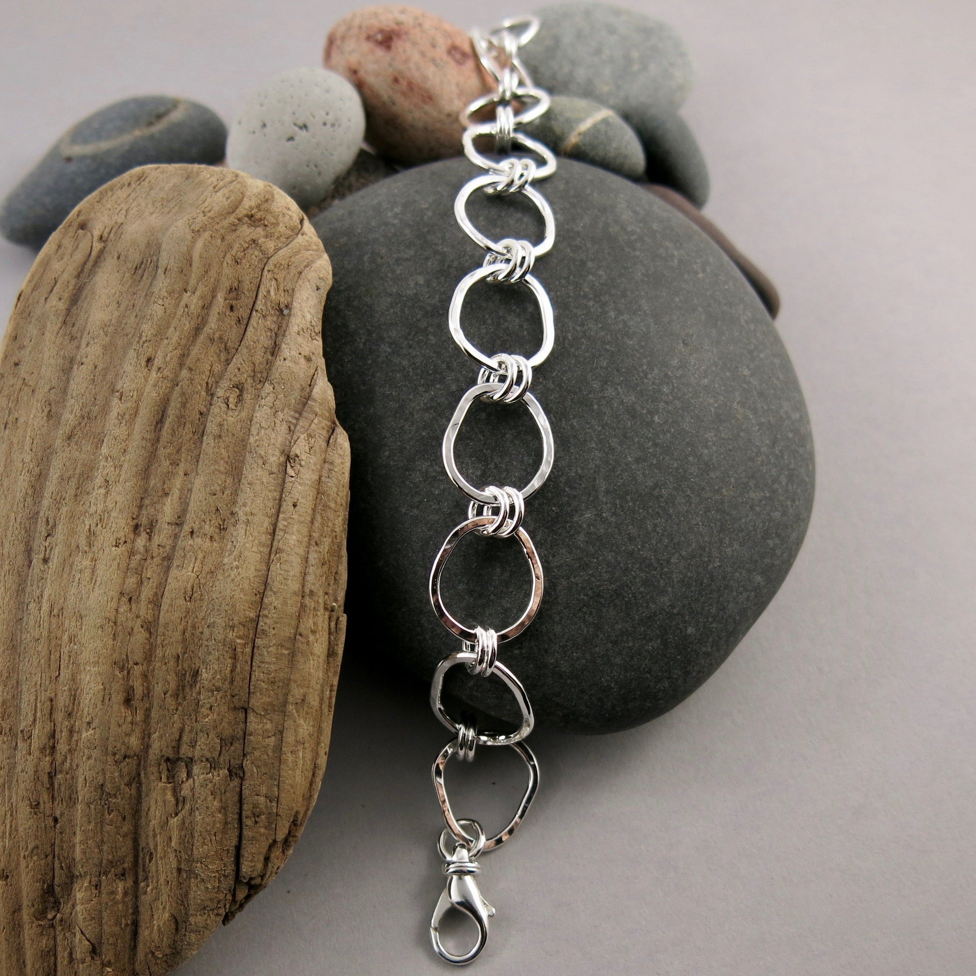 Bracelet Coast • Bracelet à maillons ajustable en argent sterling texturé à motif martelé