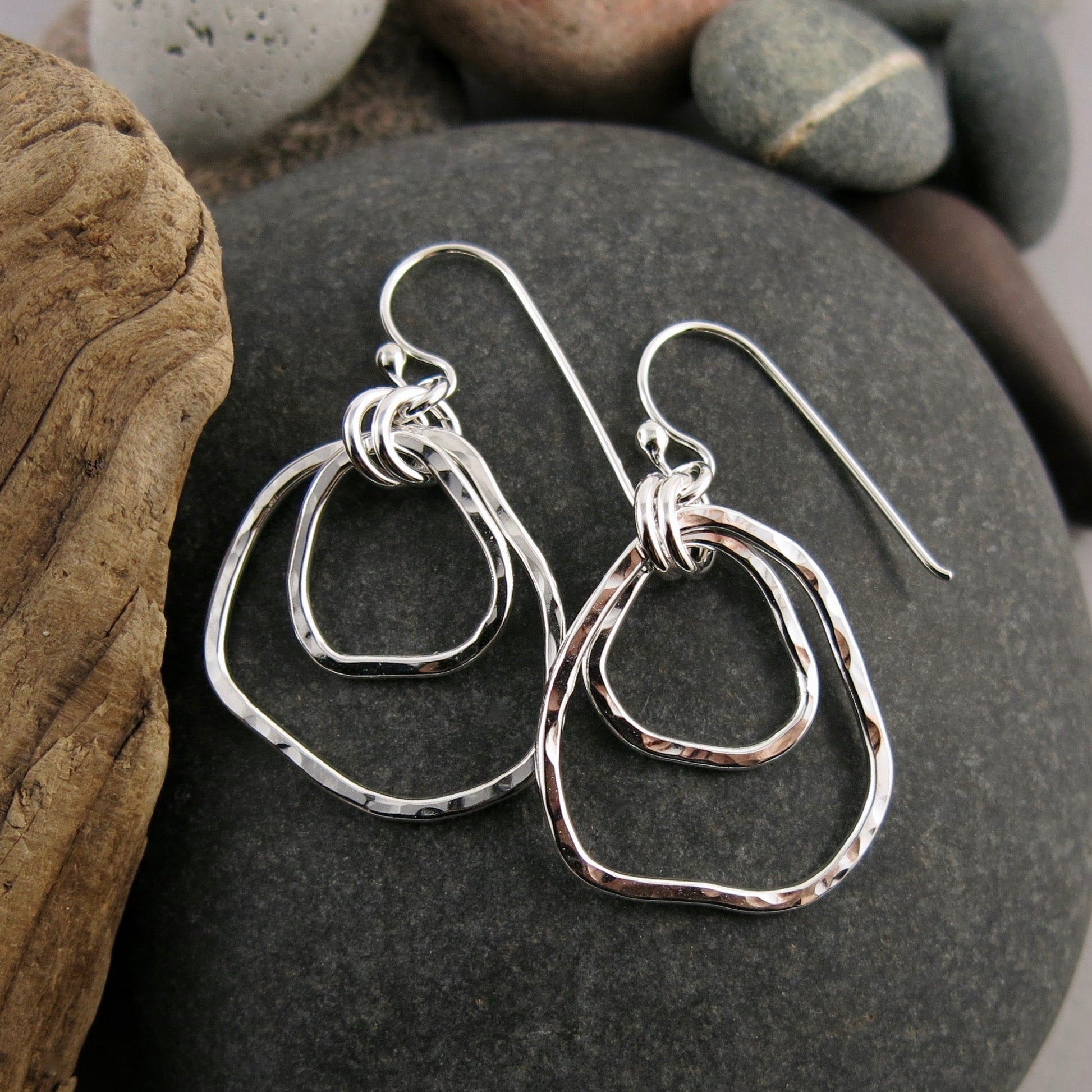 Boucles d'oreilles Coast Duo • Pendants en argent sterling texturés à effet martelé