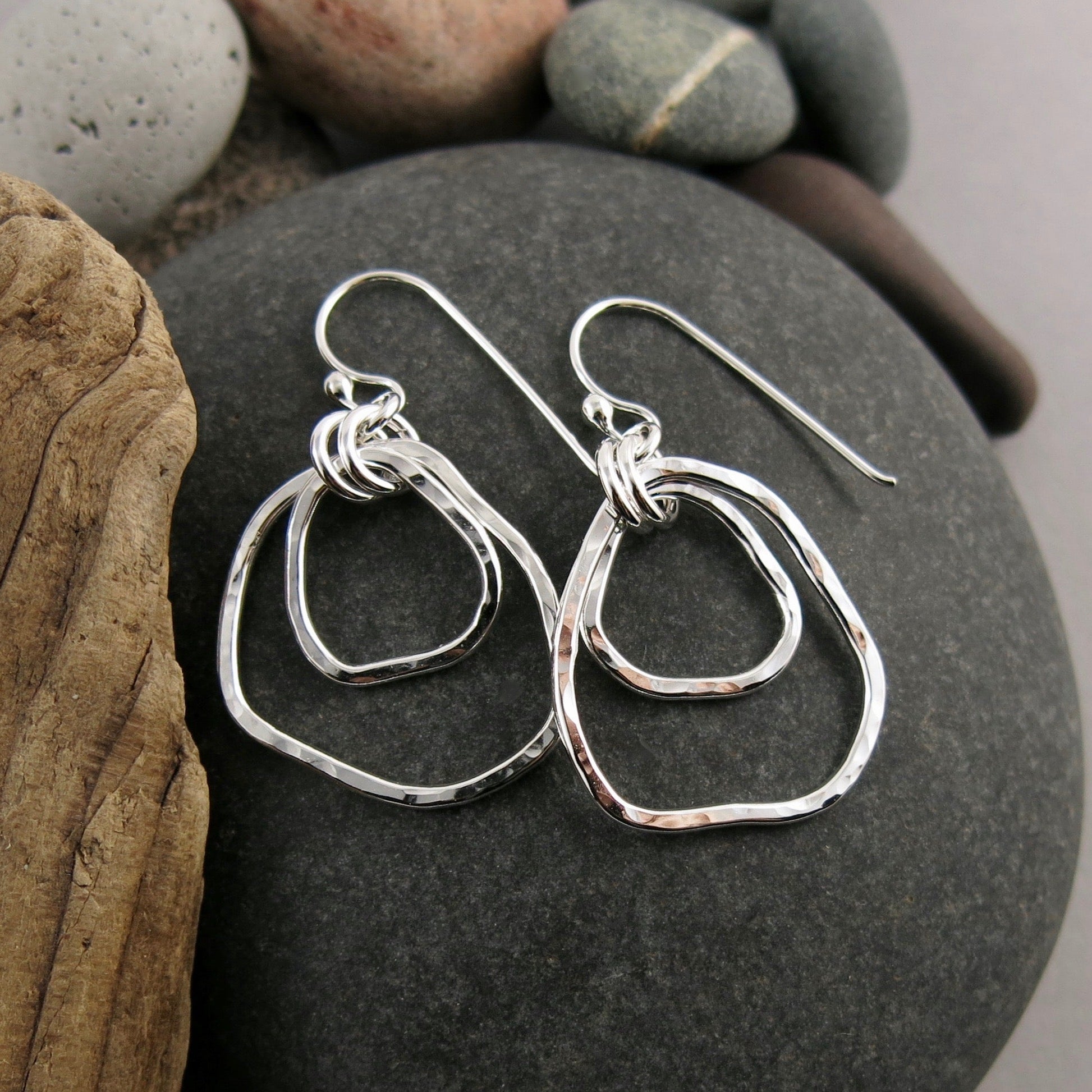 Boucles d'oreilles Coast Duo • Pendants en argent sterling texturés à effet martelé