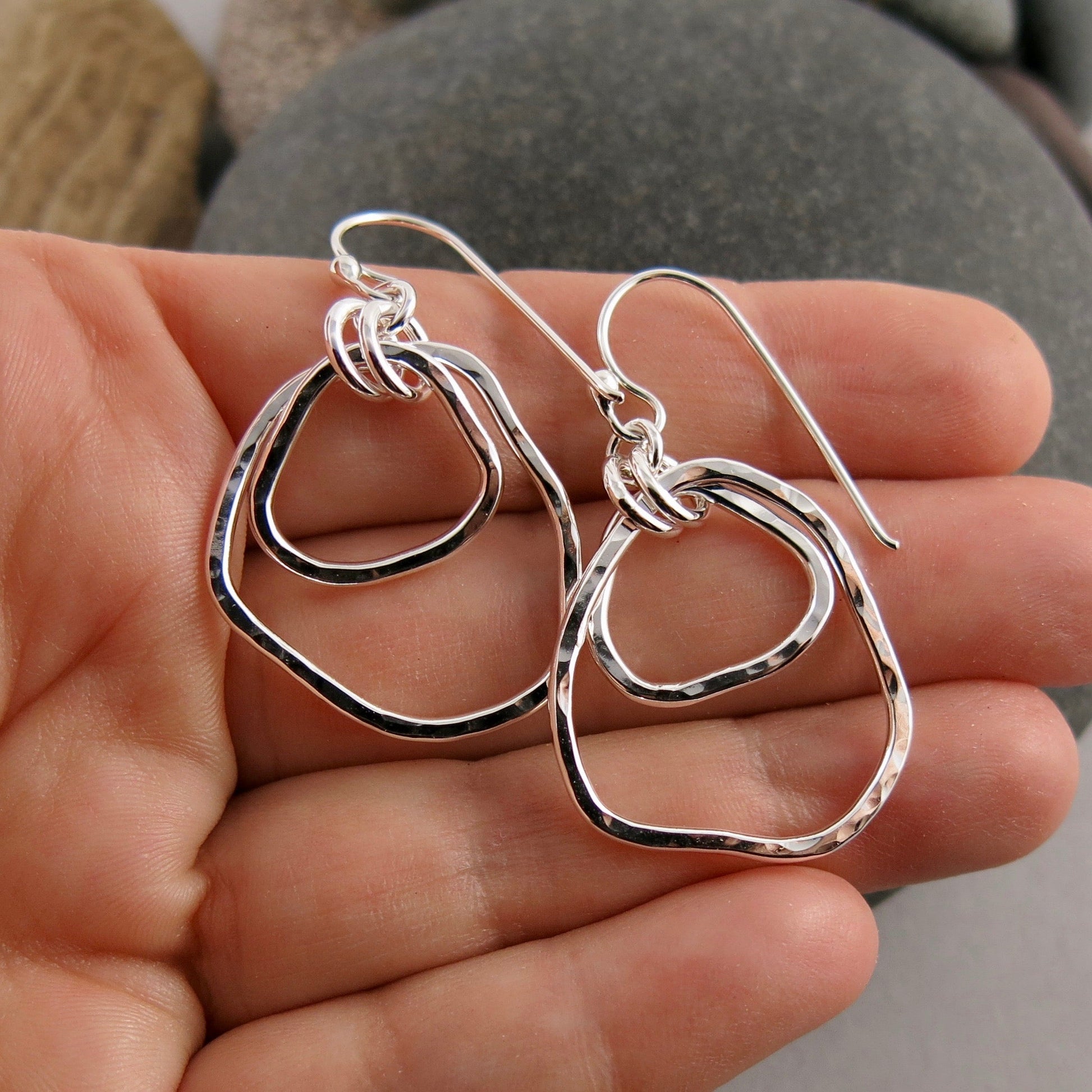 Boucles d'oreilles Coast Duo • Pendants en argent sterling texturés à effet martelé