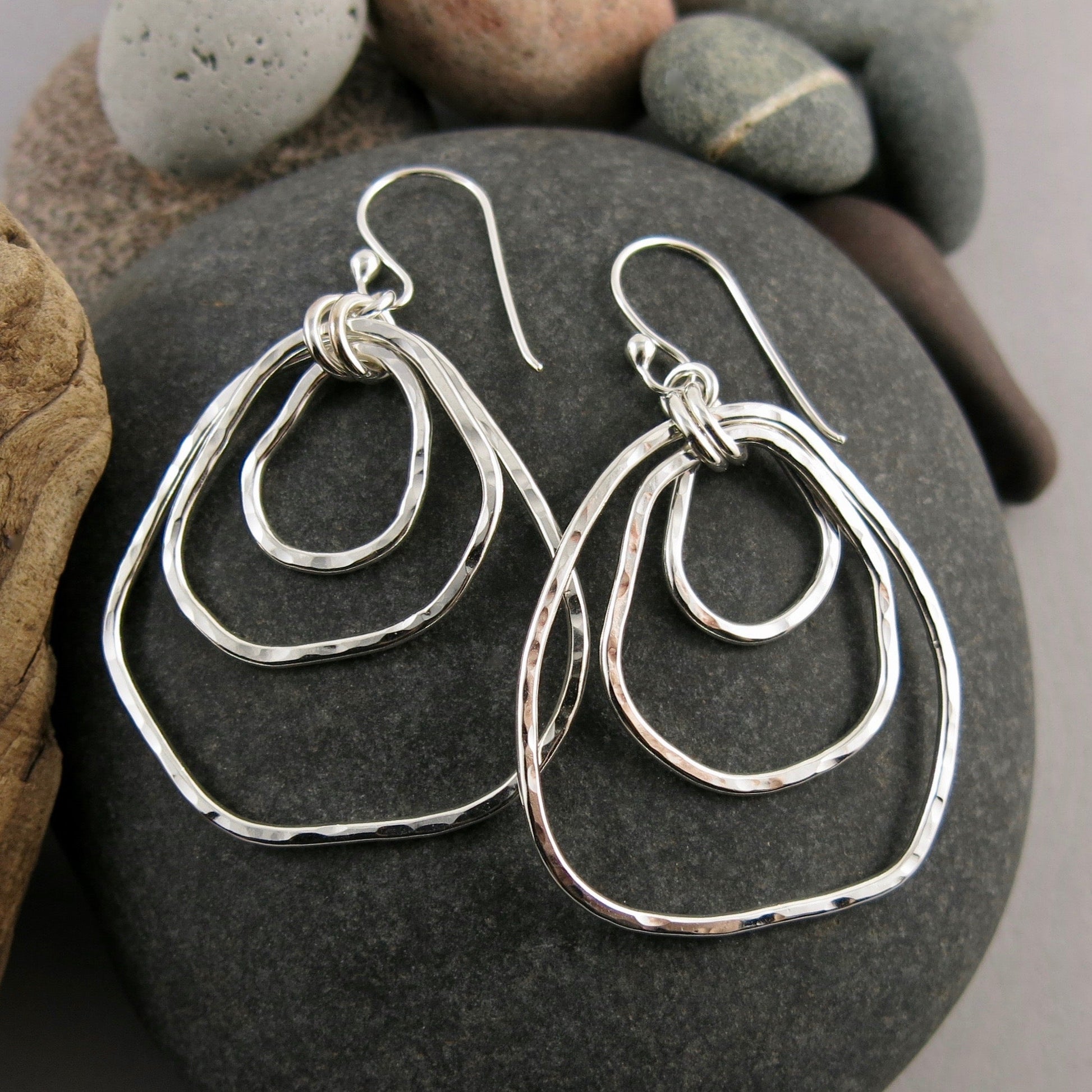 Boucles d'oreilles Coast Trio • Pendants en argent sterling texturés à effet martelé
