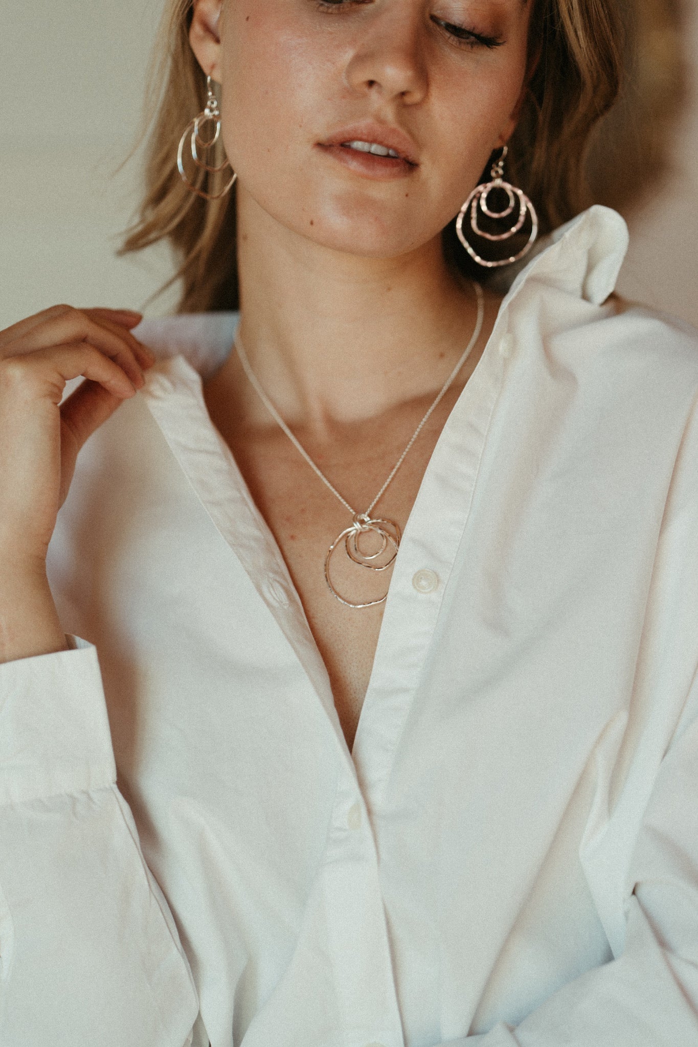 Collier Coast Nesting Trio • Collier en argent sterling à texture martelée de forme libre