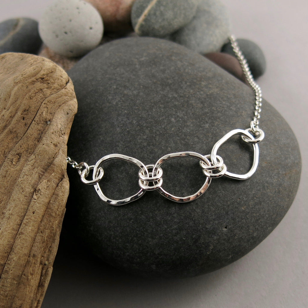 Collier Coast Trio • Collier focal en argent sterling à forme libre texturée au marteau avec chaîne Rolo