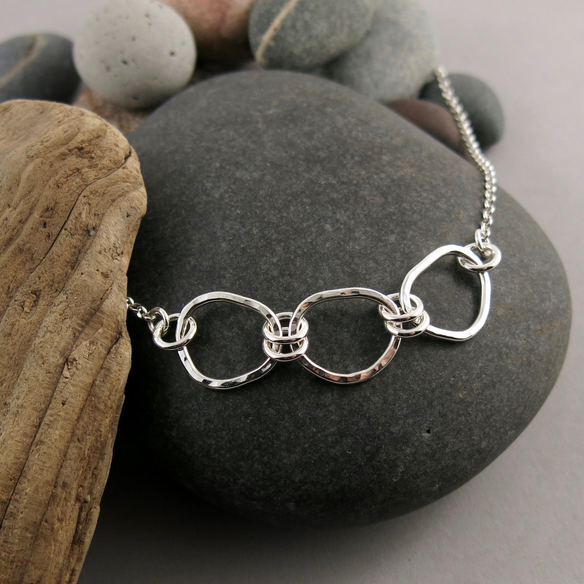 Collier Coast Trio • Collier focal en argent sterling à forme libre texturée au marteau avec chaîne Rolo