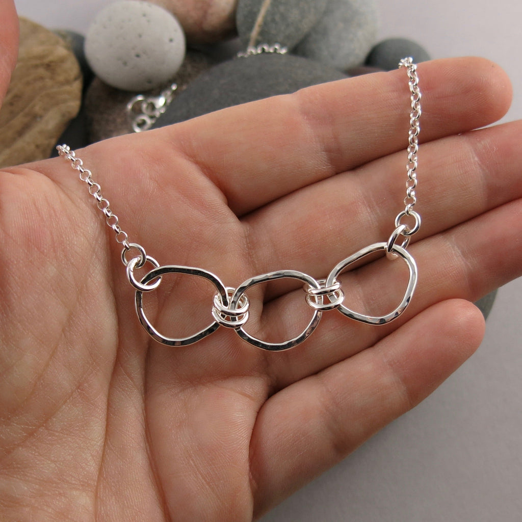 Collier Coast Trio • Collier focal en argent sterling à forme libre texturée au marteau avec chaîne Rolo