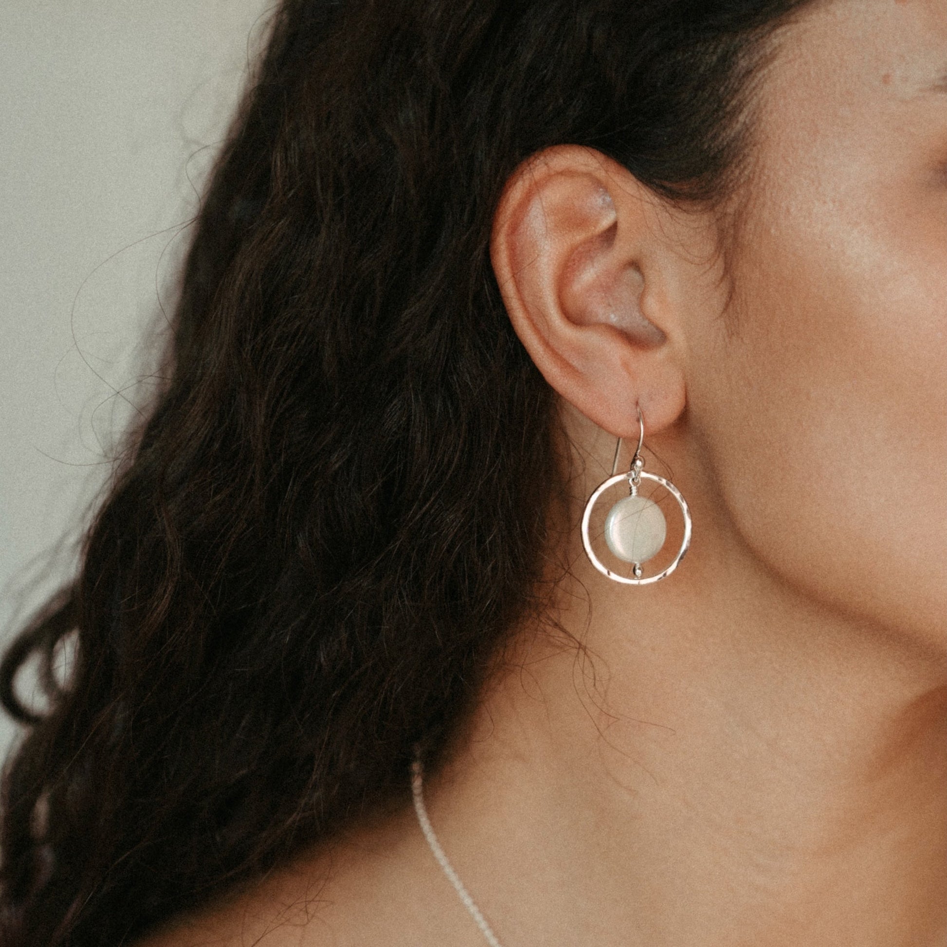 Boucles d'oreilles en perles roses • Or rempli 14 carats