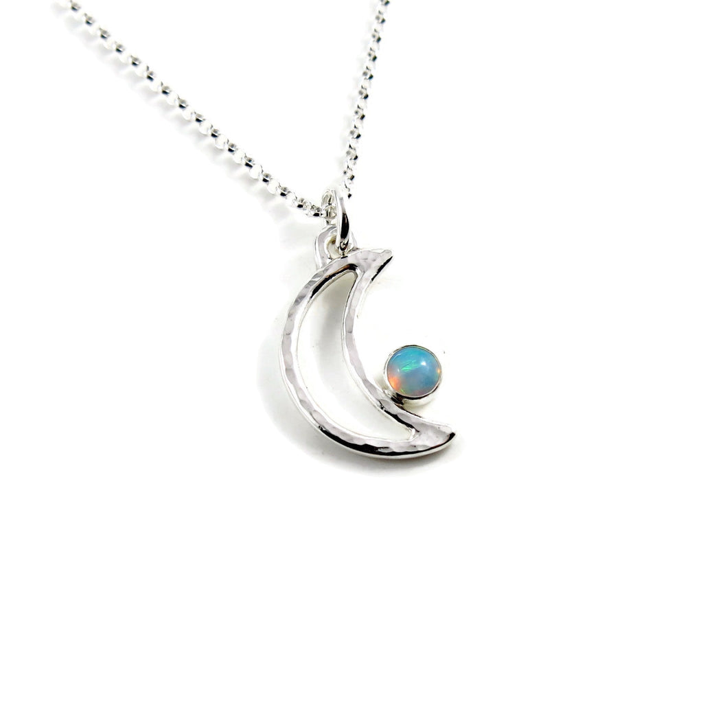 Collier croissant de lune en opale Welo • Argent sterling • Collection Opulent Opals