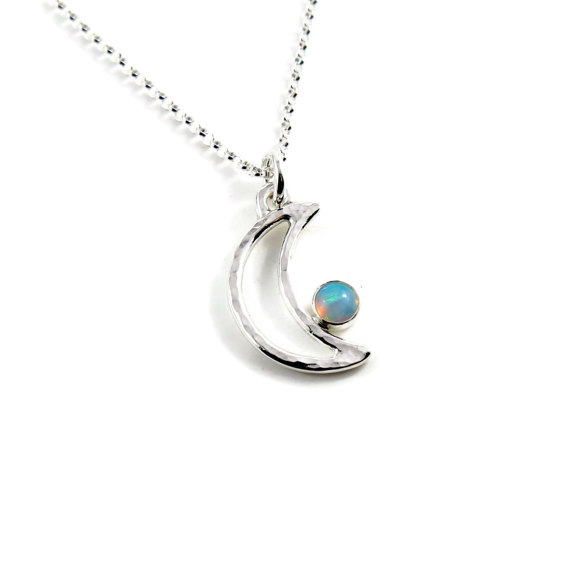 Collier croissant de lune en opale Welo • Argent sterling • Collection Opulent Opals